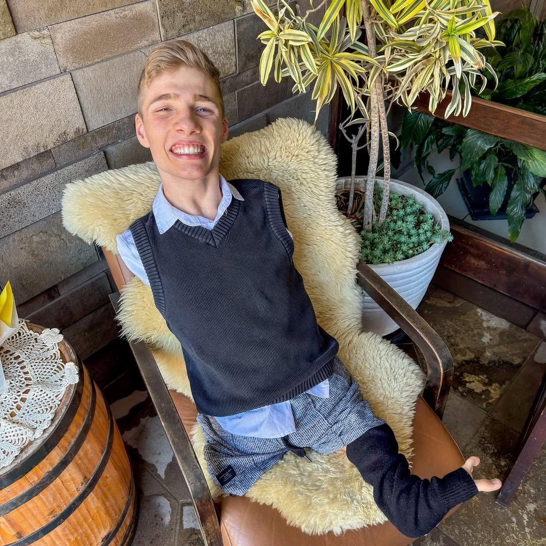 Tiago Linck tem 18 anos e 2 milhões de seguidores nas redes sociais. 