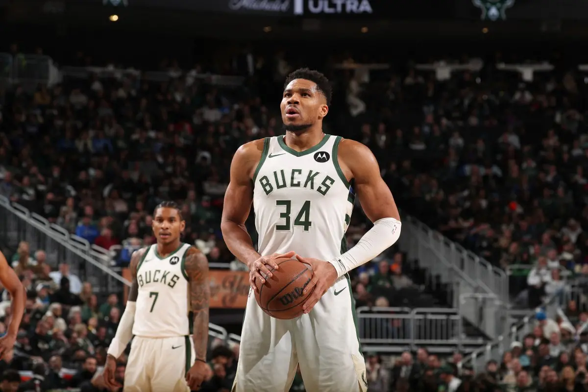 Foto de Jogos de hoje na NBA: veja onde assistir e horário das partidas de segunda-feira (29) Charlotte Hornets vs Milwaukee Bucks de Giannis Antetokounmpo