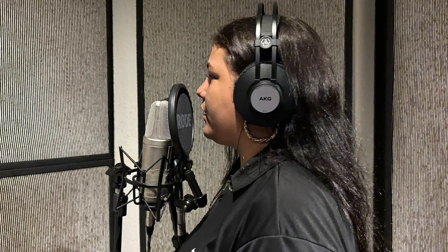 Zabeli durante gravação das faixas.