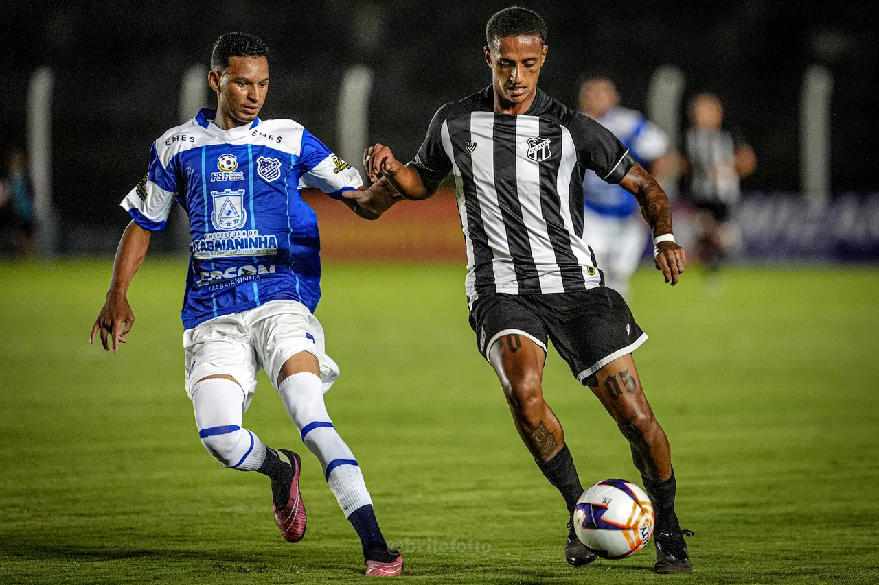 O Ceará foi superior na partida e venceu com um gol em cada tempo