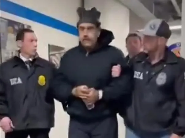Maduro foi conduzido sob custódia ao escritório da Agência Antidrogas dos Estados Unidos (DEA).