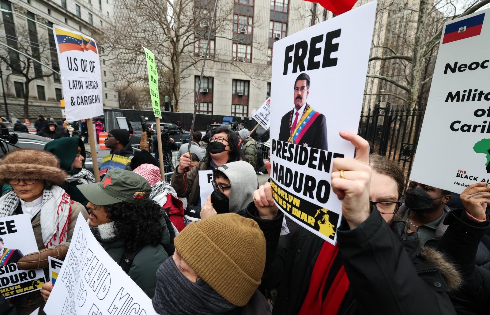 Protestantes pedem a liberdade de Nicolás Maduro em nova York.