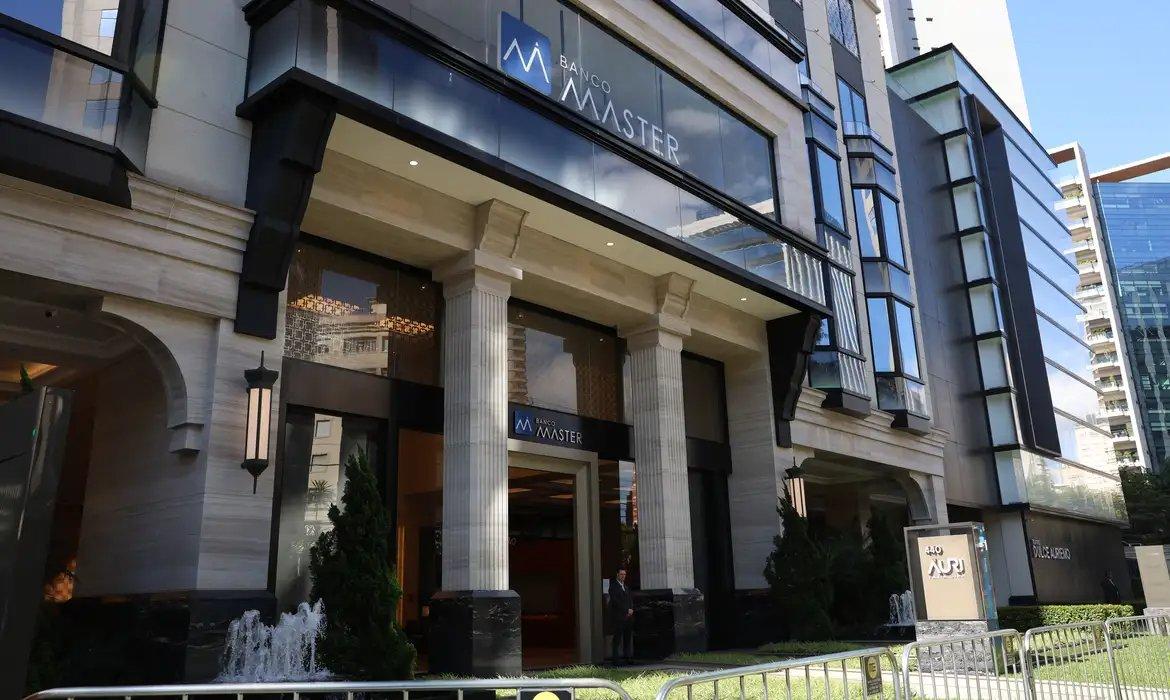 Fachada do Banco Master