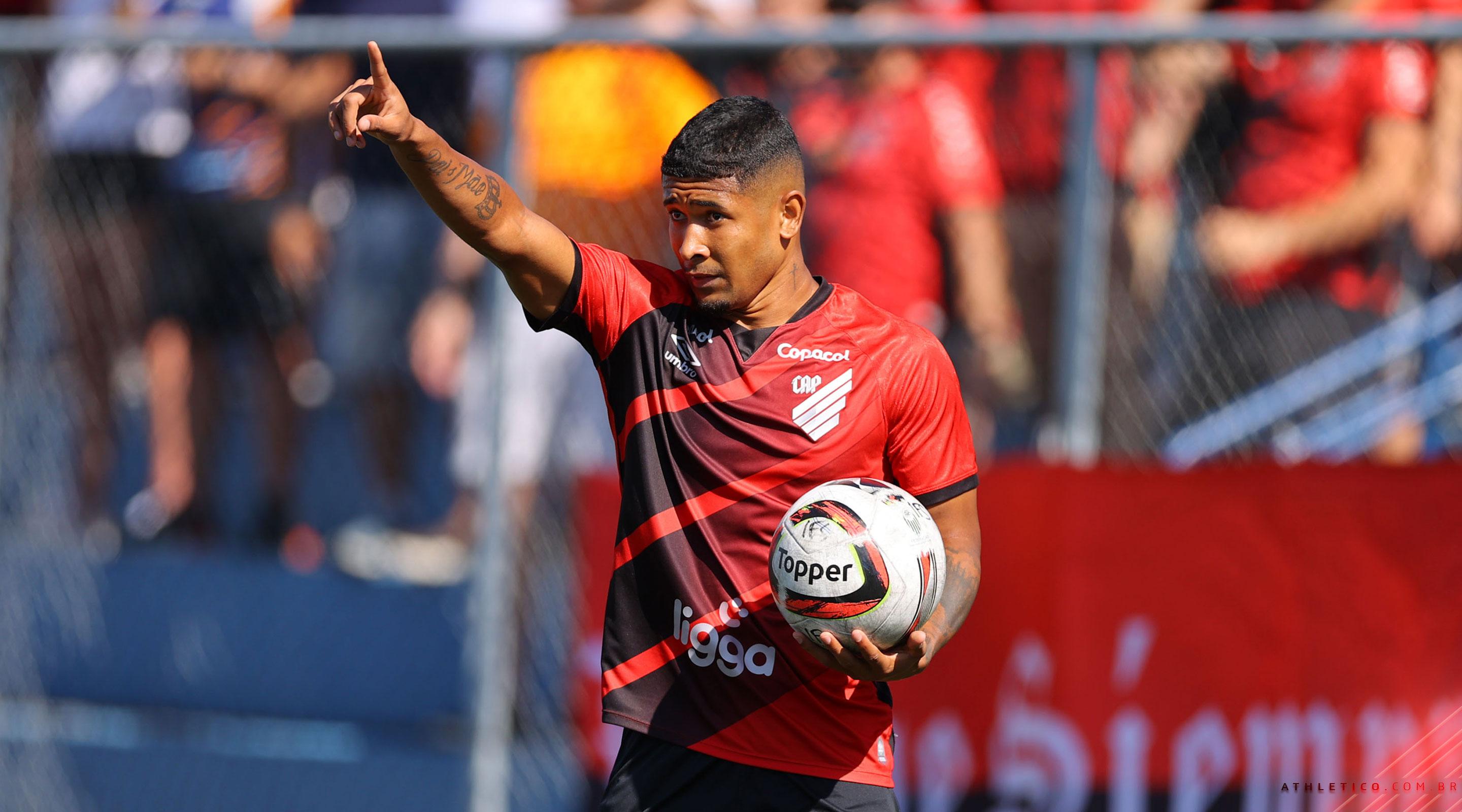 Foto de Fernando, novo reforço do Ceará, que defendia o Athletico-PR