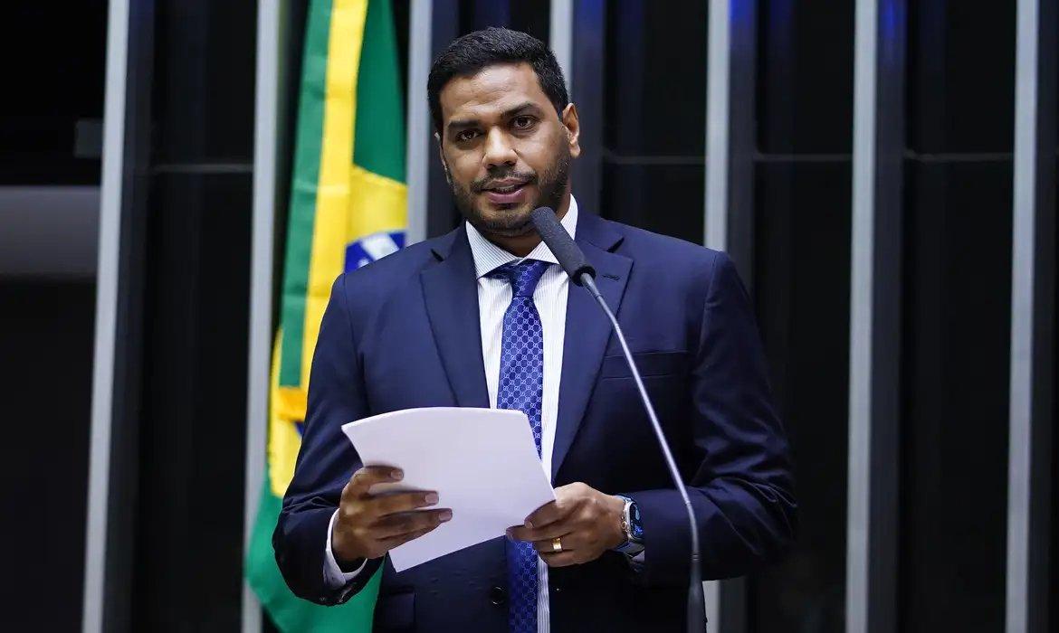 Ministro Jonathan de Jesus discursa na Câmara