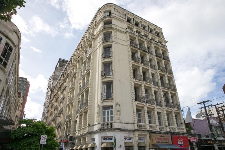 Imagem de prédio histórico no Centro de Fortaleza, utilizada para ilustrar matéria sobre valorização imobiliária da região.