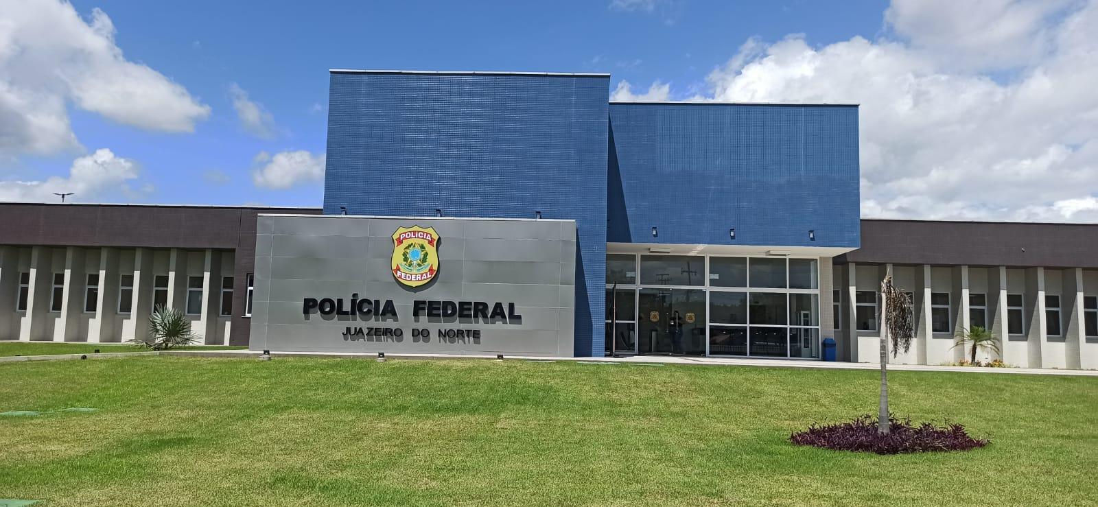 Imagem mostra fachada da sede da PF em Juazeiro do Norte.