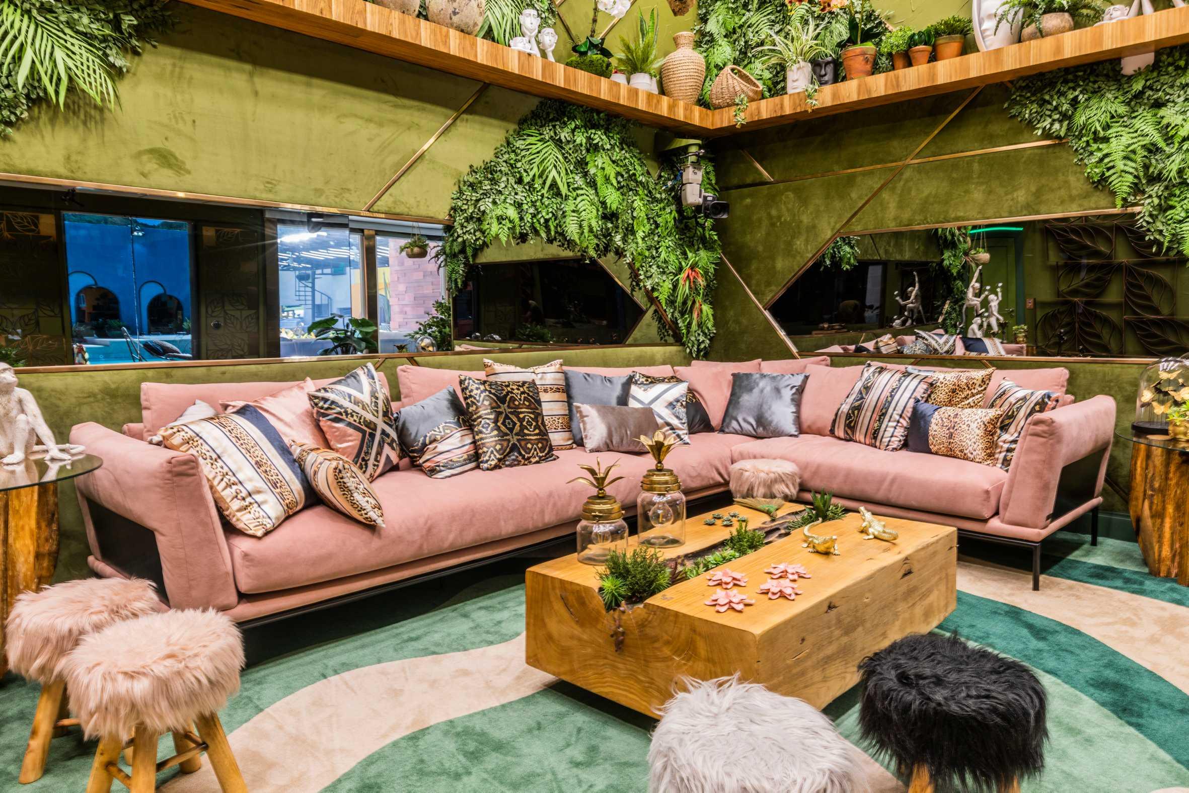 Imagem da sala do BBB 20 para matéria sobre a decoração das edições anteriores do Big Brother Brasil.