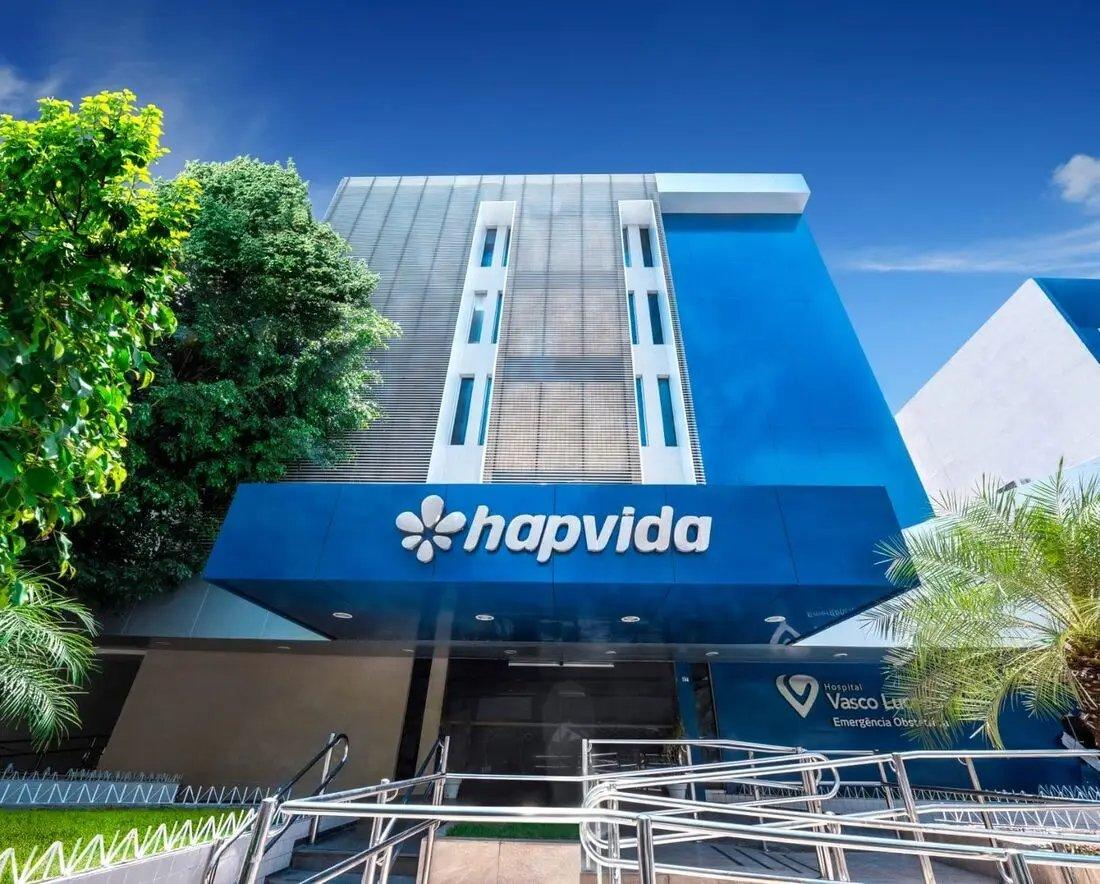 Foto da fachada de hospital da Hapvida, companhia cearense que enfrentou queda severa nas ações em novembro de 2025.