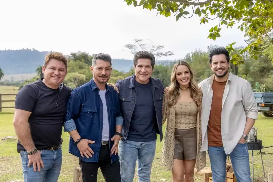Foto oficial dos convidados do programa.