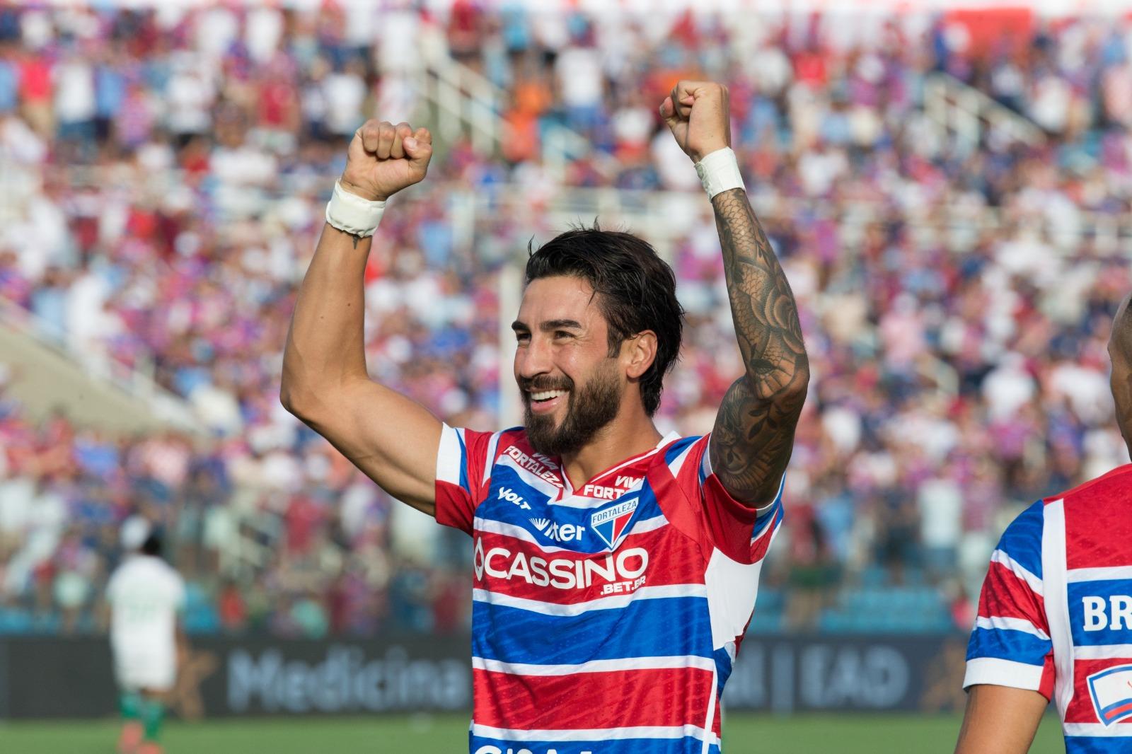 Lucero negocia rescisão com o Fortaleza