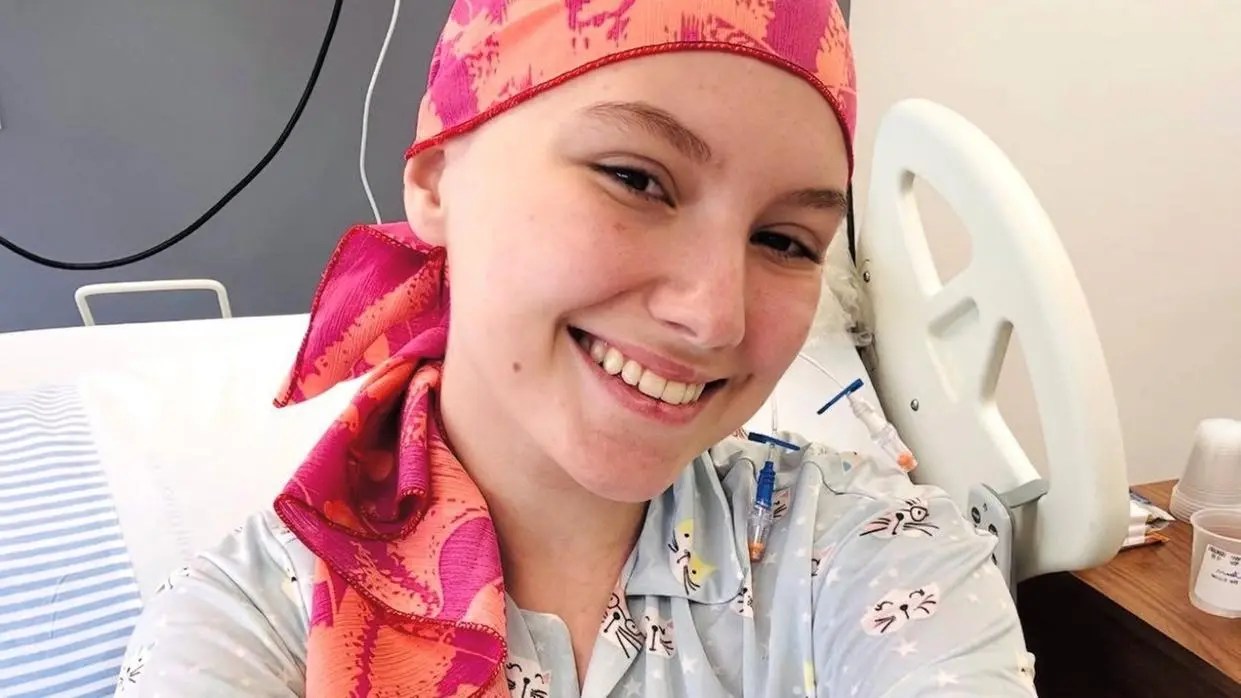 Imagem da influenciadora Isabel Veloso, que estava tratando um câncer.