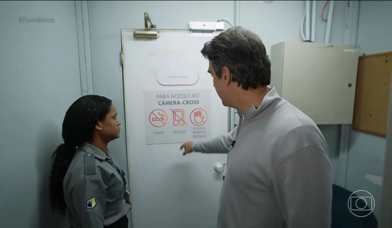 Tadeu Schmidt mostra as regras para entrar na câmera cross.