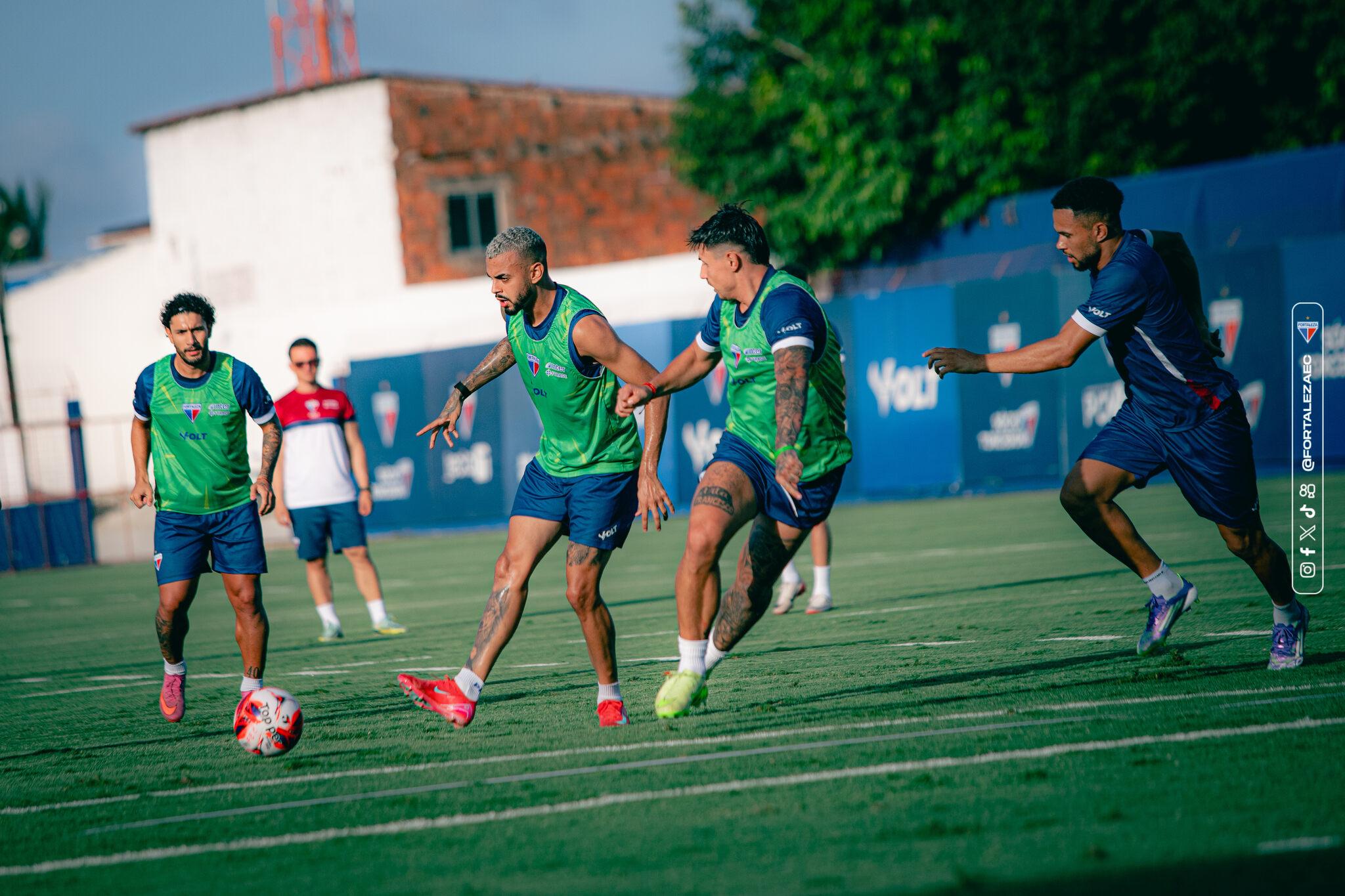 Foto de Mancuso, Pierre, Bareiro e Pablo Roberto durante treino do Fortaleza no Centro de Excelência Alcides Santos
