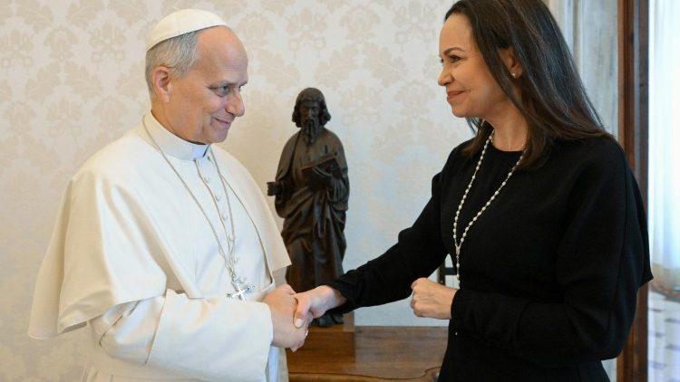 Papa Leão XIV recebe Maria Corina Machado.