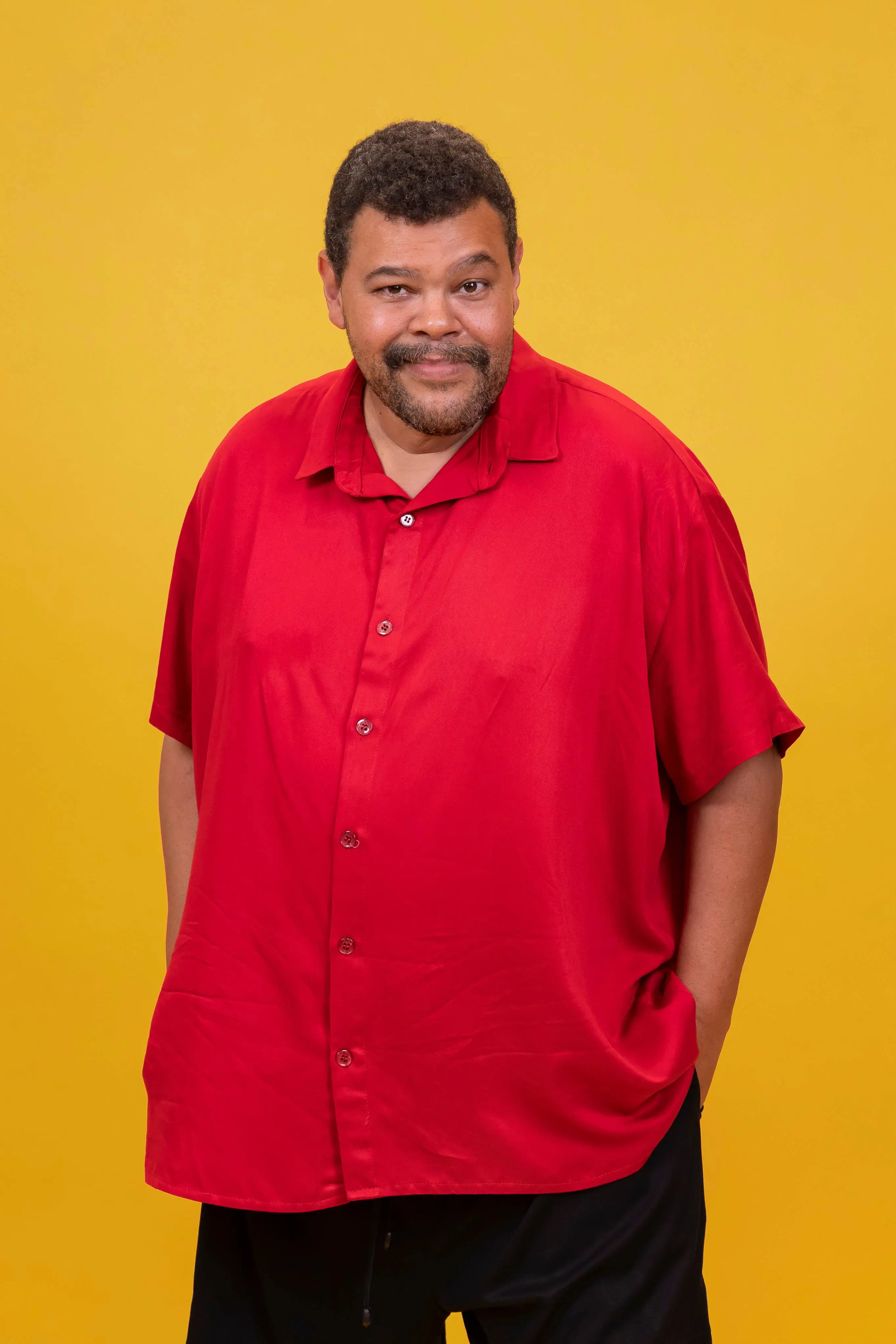 Imagem do Babu Santana, do BBB 20, agora é participante do BBB 26.