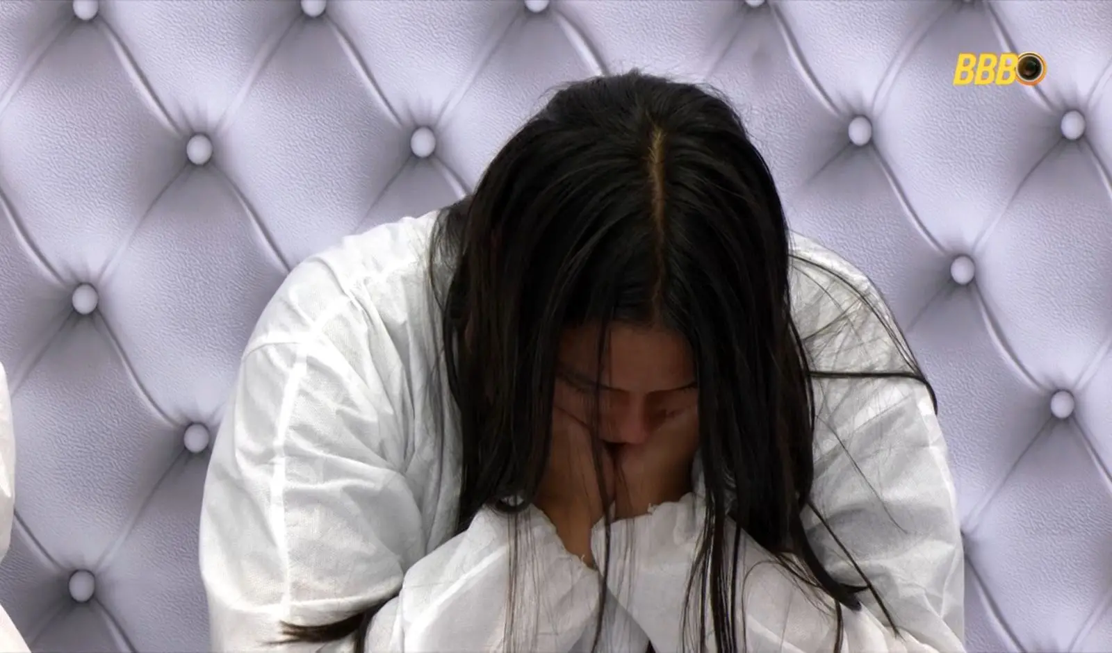 Chaiany do BBB 26 chora no Quarto Branco.