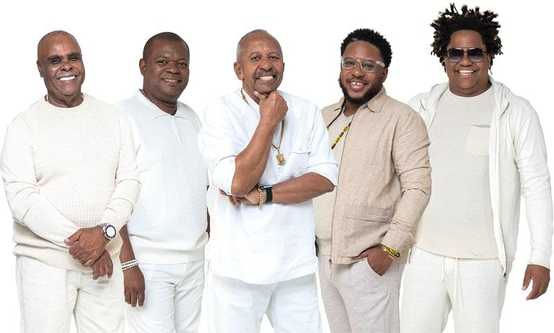 Grupo encerra primeira noite de Pré-Carnaval na Praça do Ferreira.