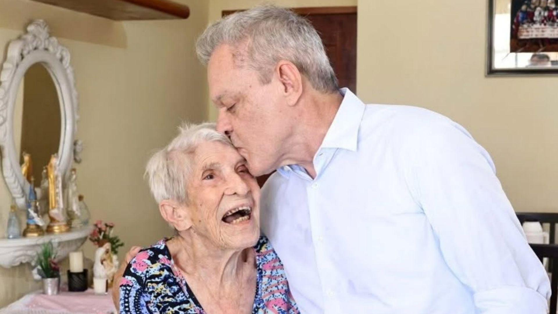 Ex-prefeito Sarto e sua mãe.