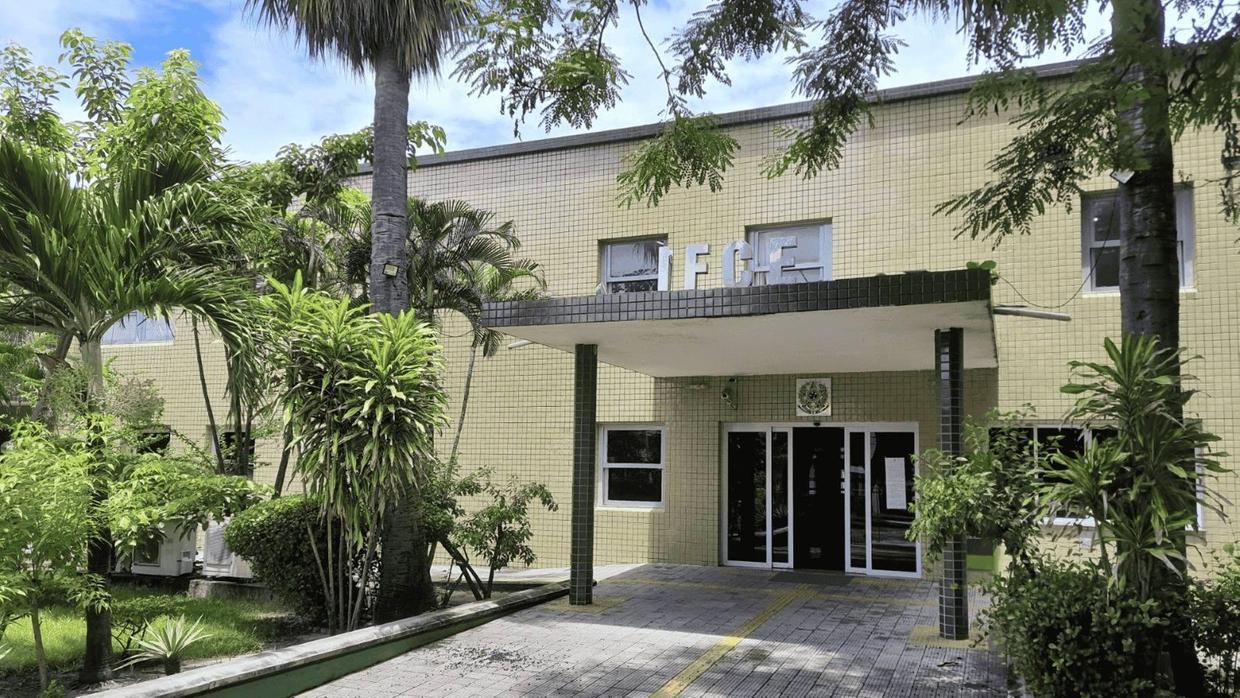 Fachada do IFCE.