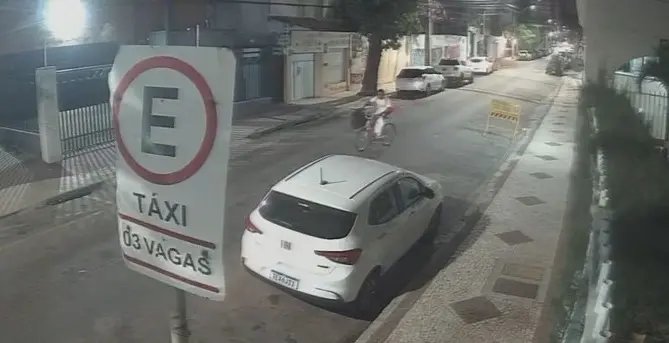 Imagens mostra suspeito de furto na Rua Antônio Augusto.