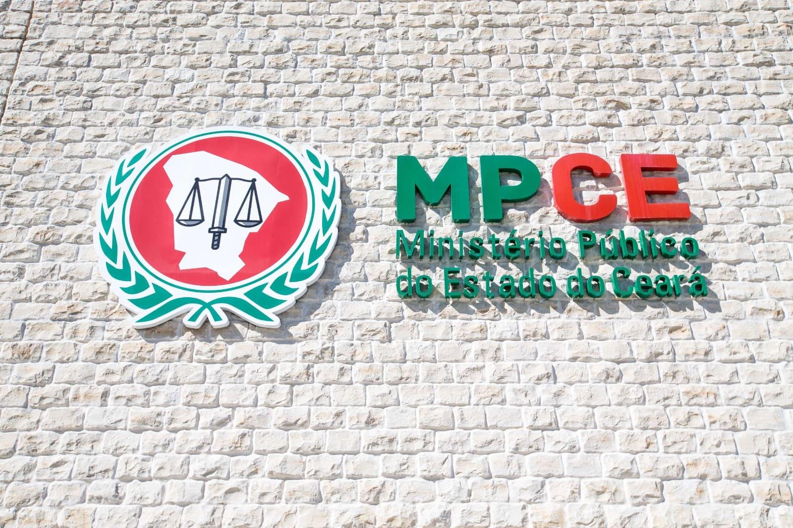 Foto da fachada do Ministério Público do Ceará, no Cambeba.