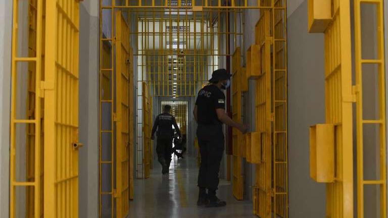 policiais penais em unidade de seguranca maxima, ceara, regiao metropolitana, aquiraz.