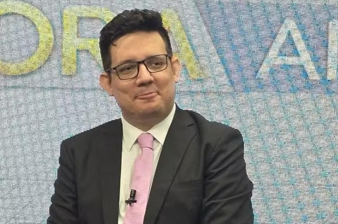 Foto do jornalista e apresentador Erlan Bastos, que faleceu neste sábado (17).