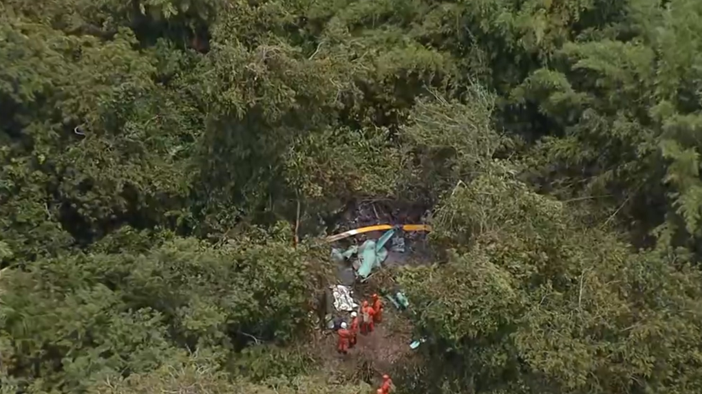 Imagem aérea de helicóptero que caiu em Guaratiba, no Rio de Janeiro.