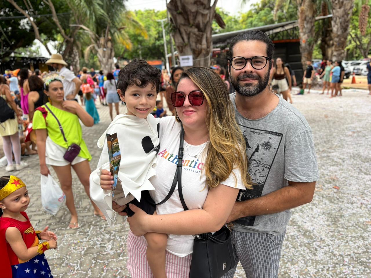 Johan, Wanessa e João curtiram o primeiro Sivozinha Folia do ano.