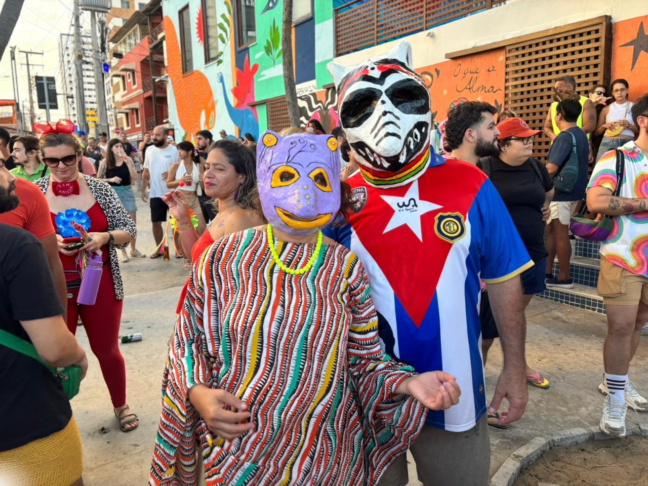 A estudante Lara Barbosa e o professor André Cavalcante.