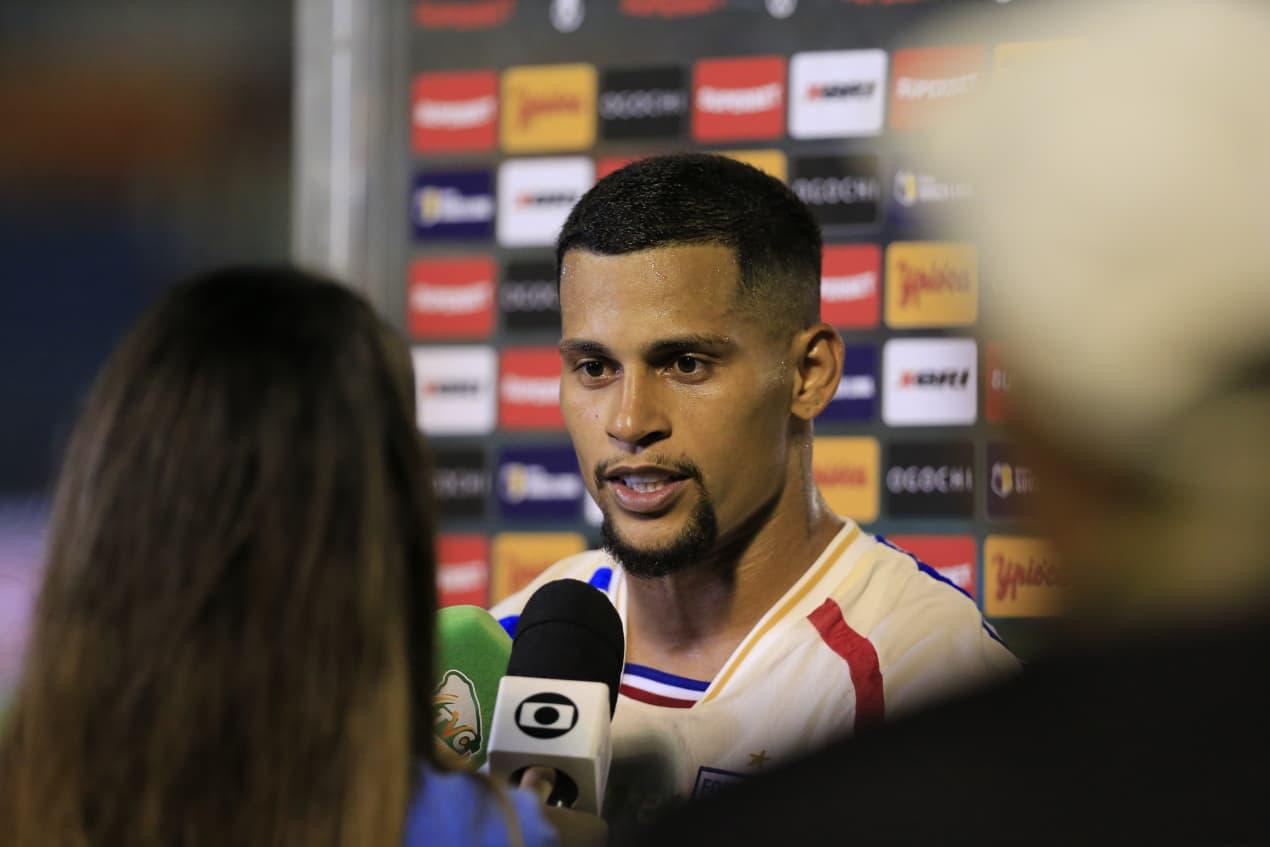 Foto de Maílton comemora vitória do Fortaleza mas aponta: 'A gente tá sempre buscando evolução'