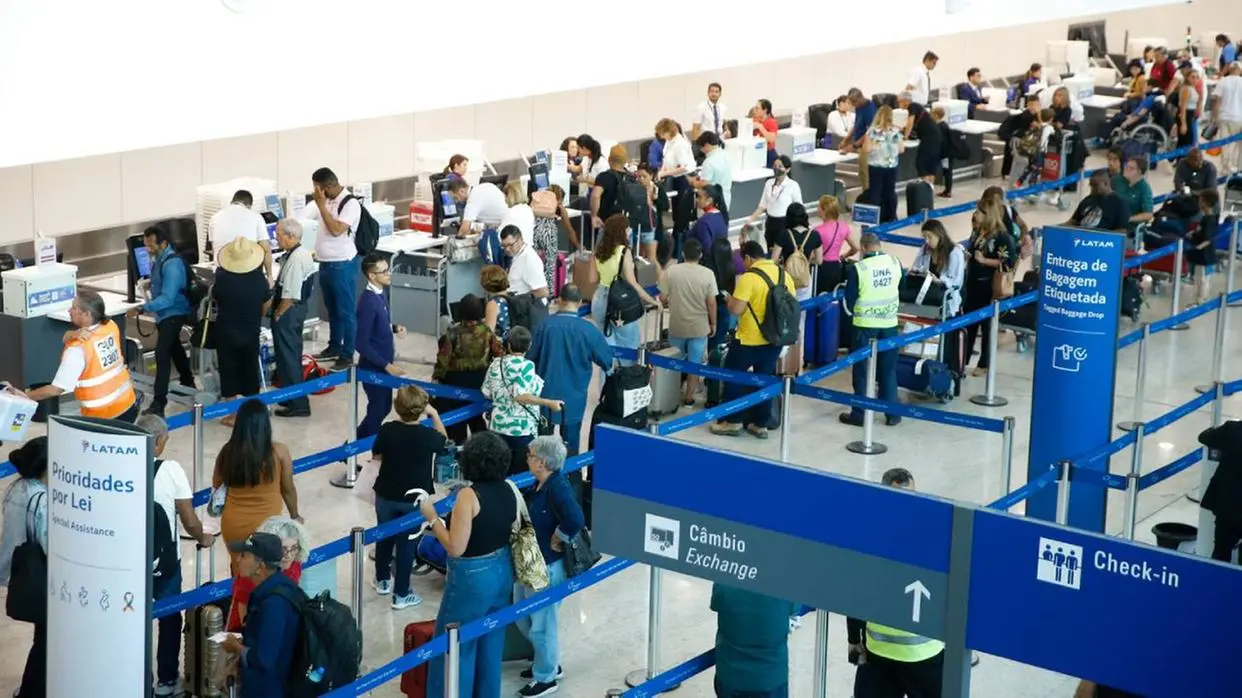Fila do Aeroporto.