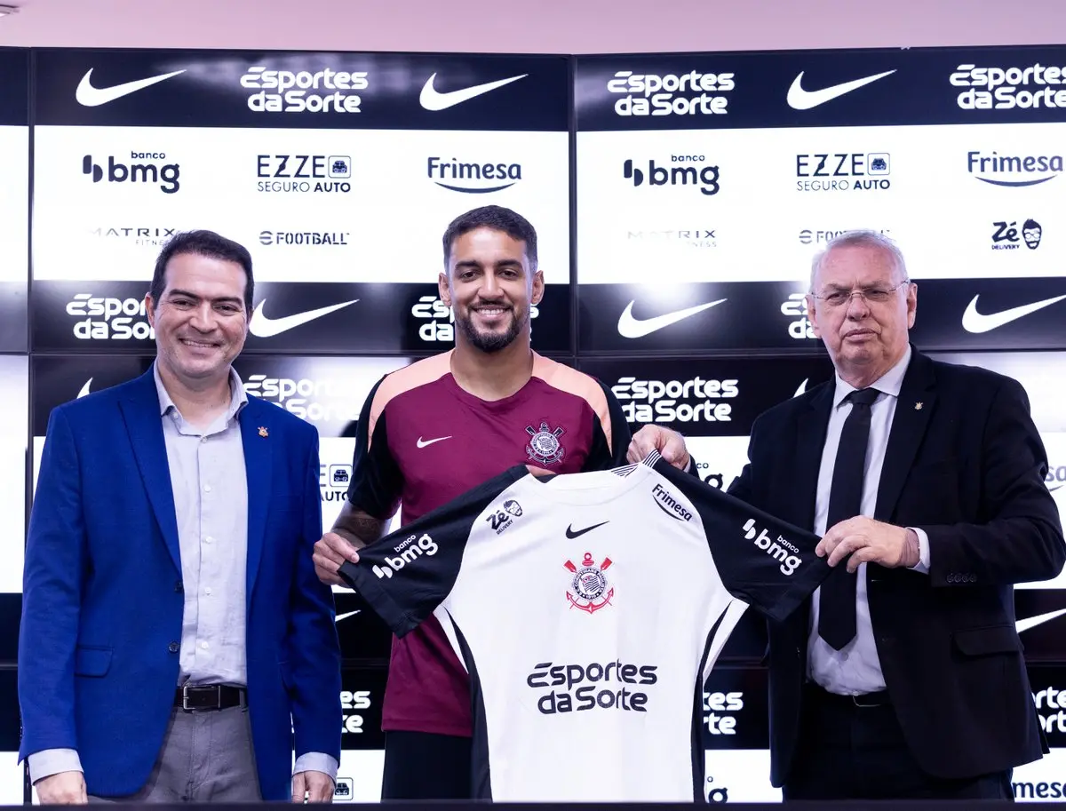 Foto de Matheus Pereira apresentado no Corinthians