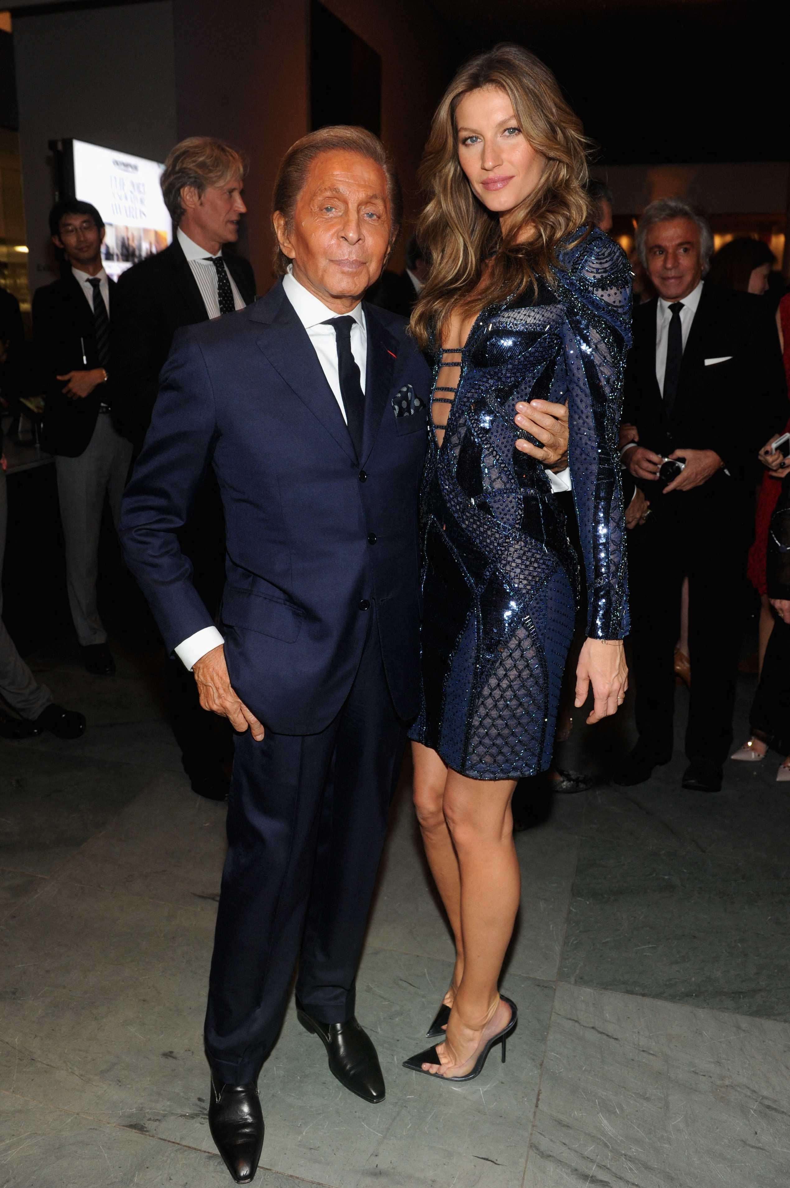 Imagem de Gisele Bündchen e Valentino.