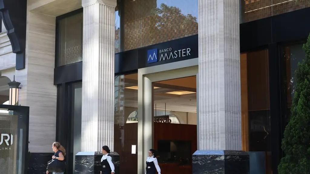 Banco Master.