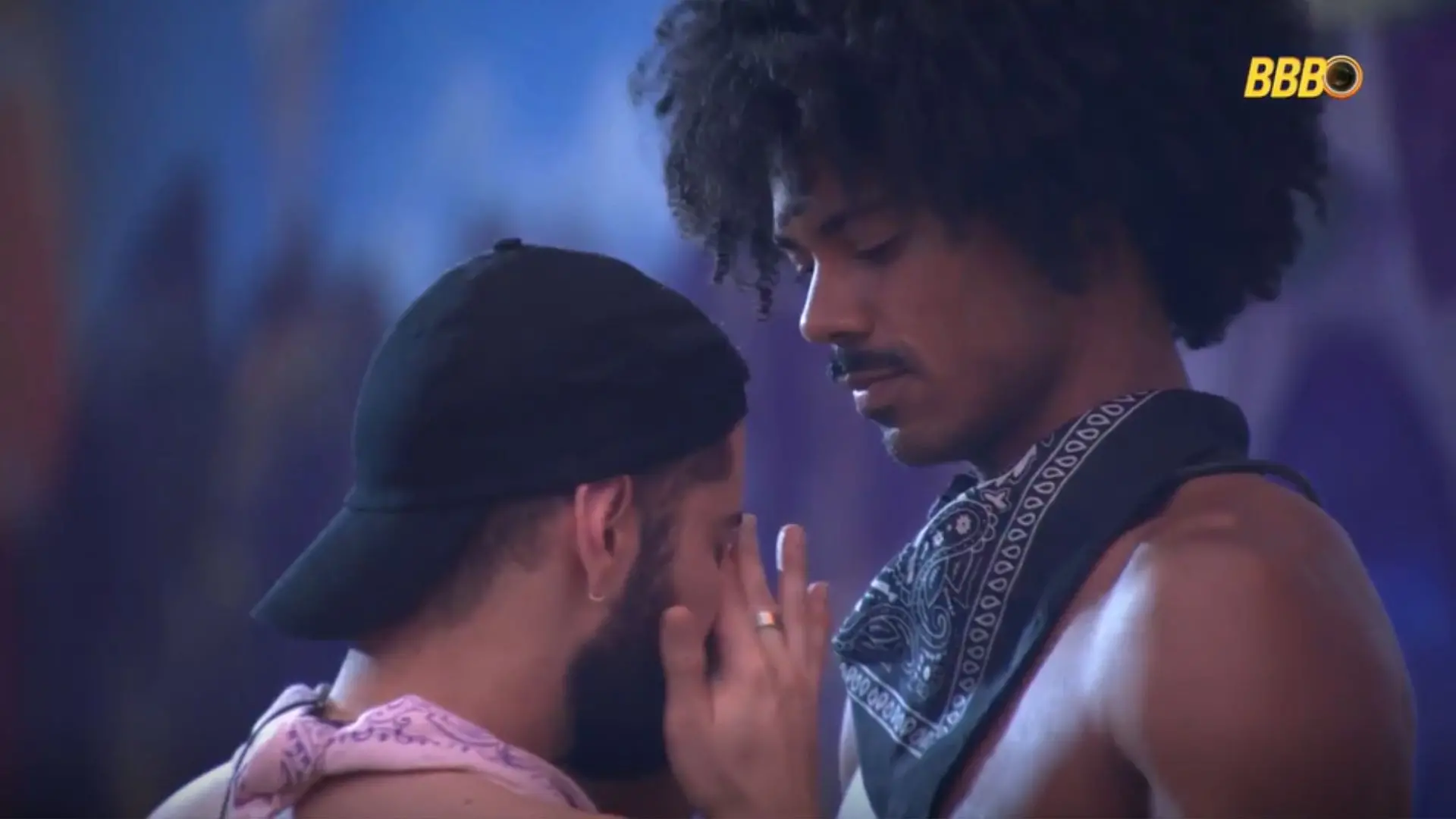 Marcelo, que reclamou da atitude de Matheus, chorou em conversa com Breno no BBB 26.