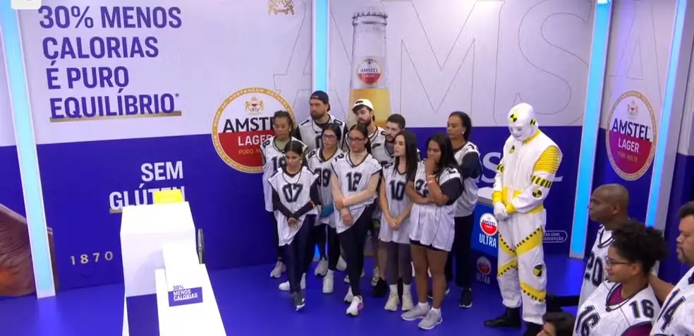 Participantes durante prova do líder da semana.