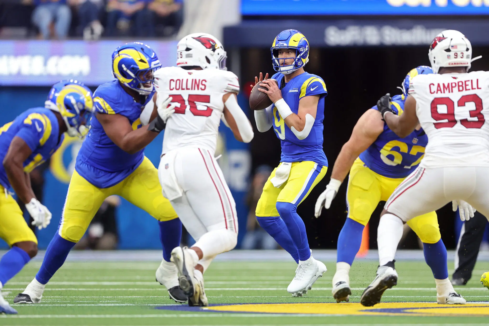Foto de Matthew Stafford, do Los Angeles Rams, durante jogo da NFL contra o Arizona Cardinals