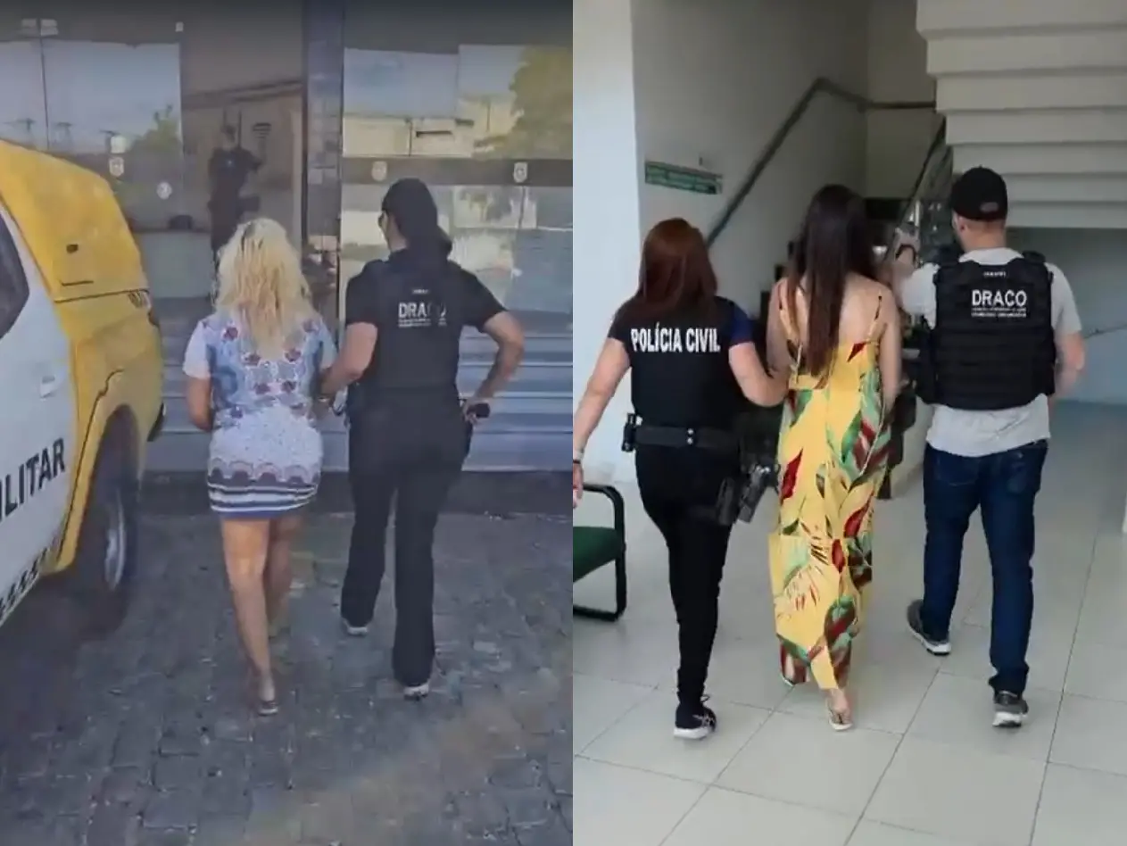 As imagens mostram duas mulheres sendo presas e conduzidas por policiais civis, em locais diferentes.