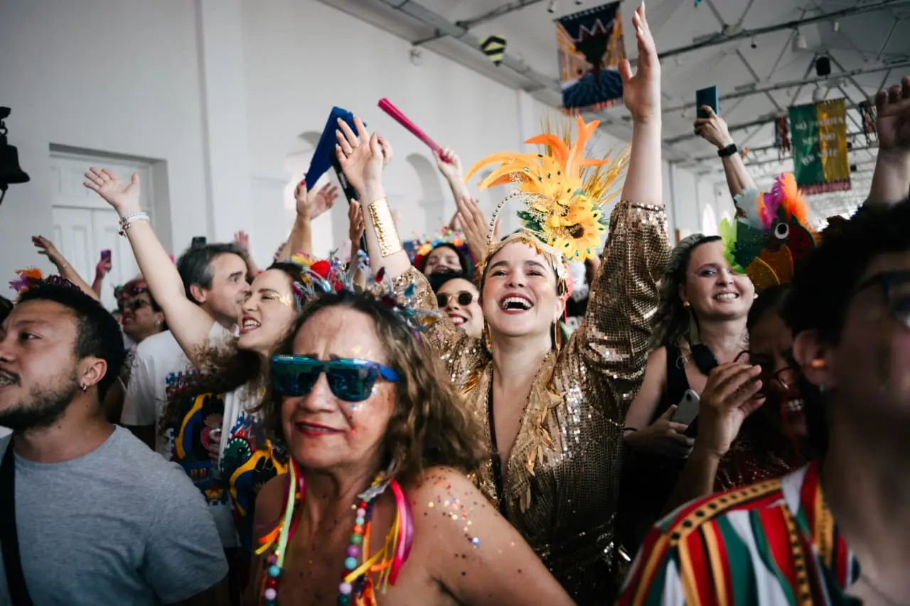 Foliã brinca durante o Bloco Pra Quem Gosta é Bom.