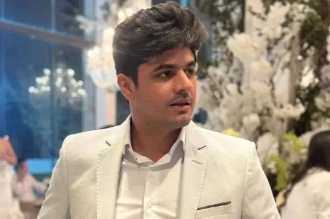 Foto do cantor paraibano João Lima, investigado por agressões contra esposa.