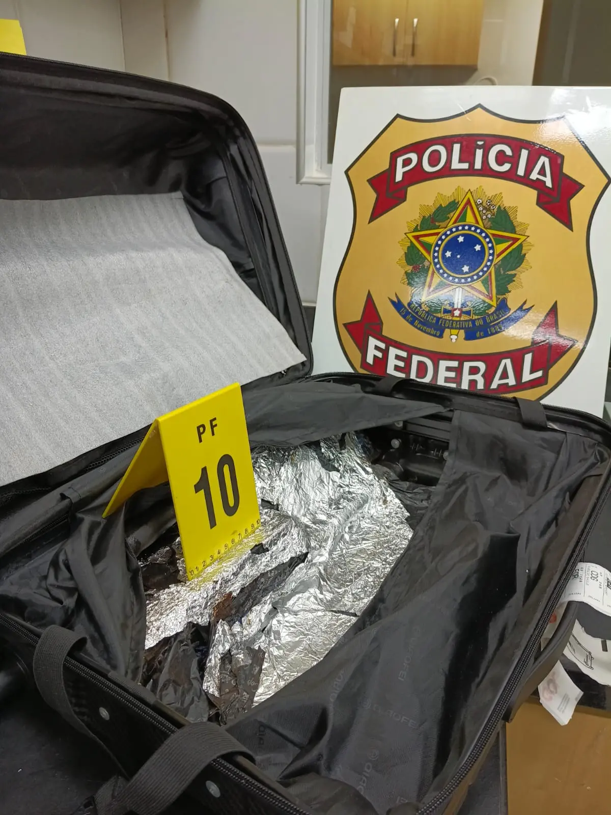 Passageira é presa com 2 kg de cocaína no Aeroporto de Fortaleza