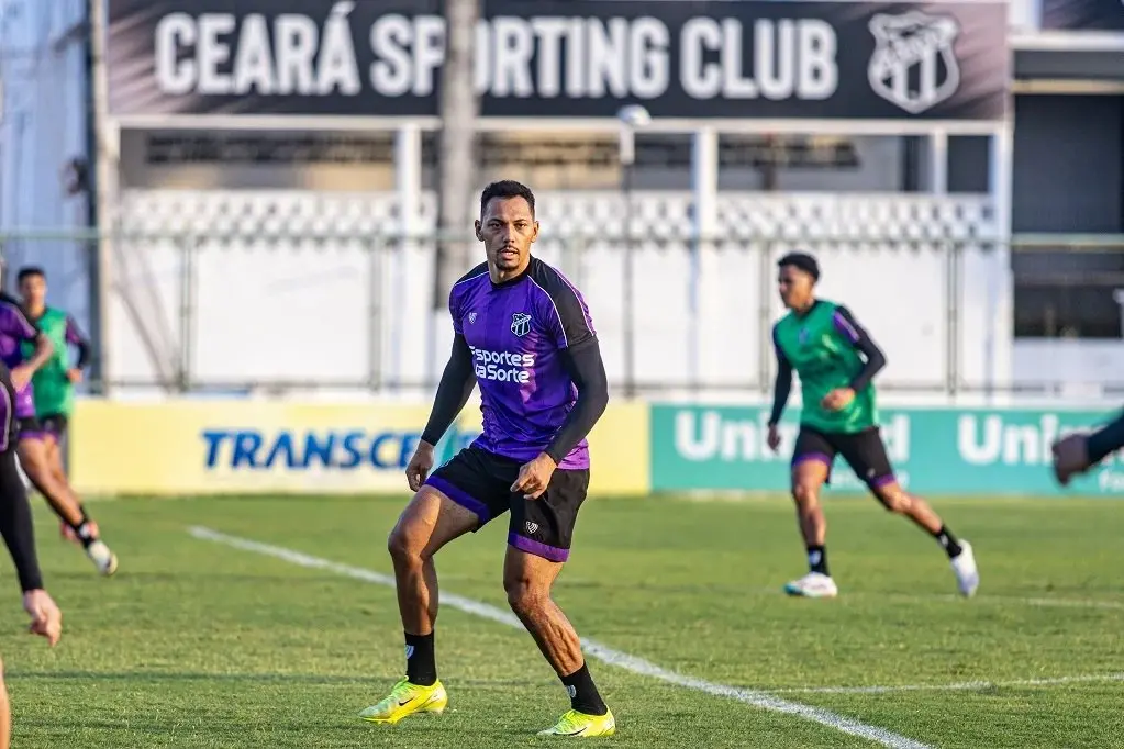 Alex Silva em treino no Ceará