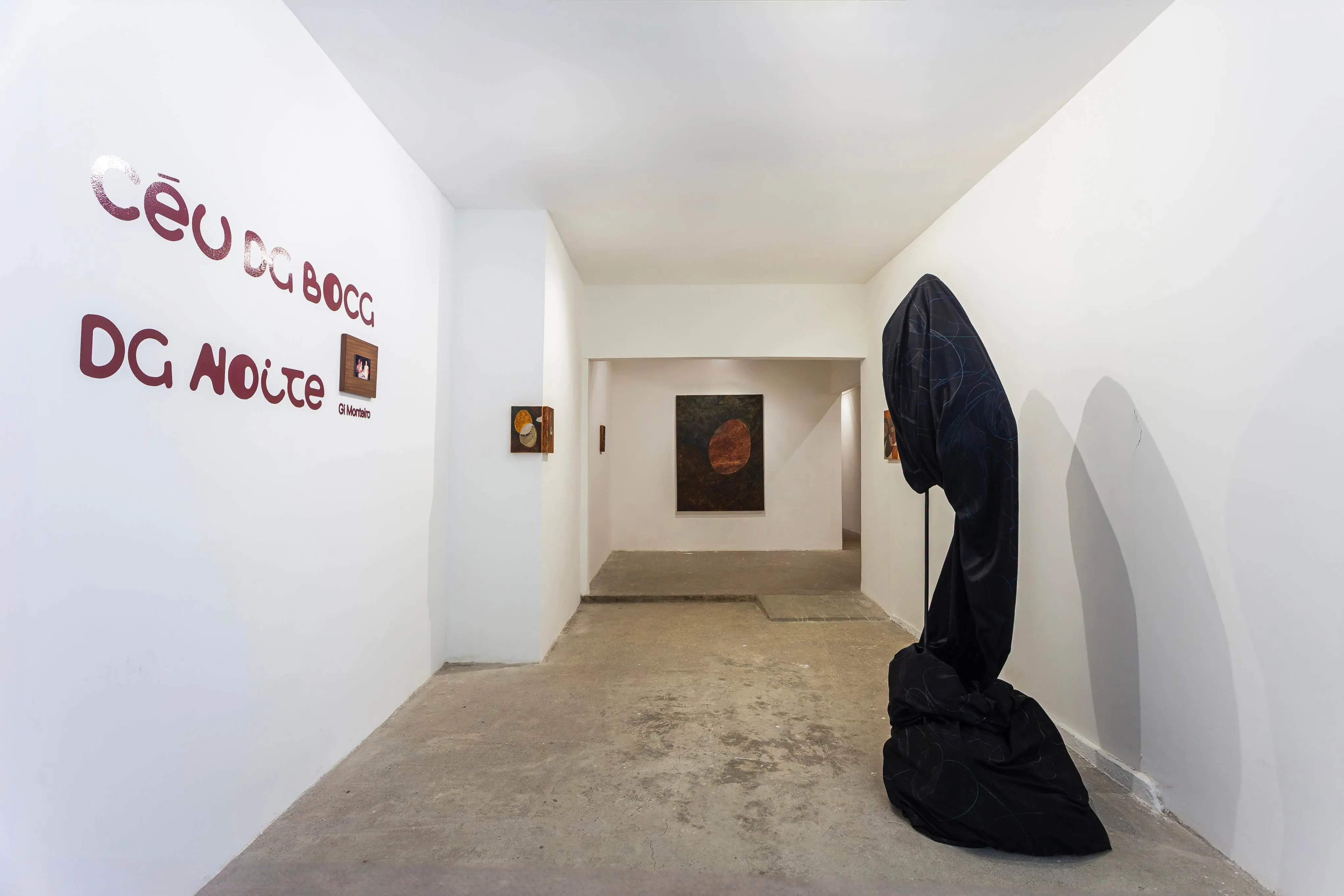 Imagem da exposição Céu da boca da noite, da artista Gi Monteiro.