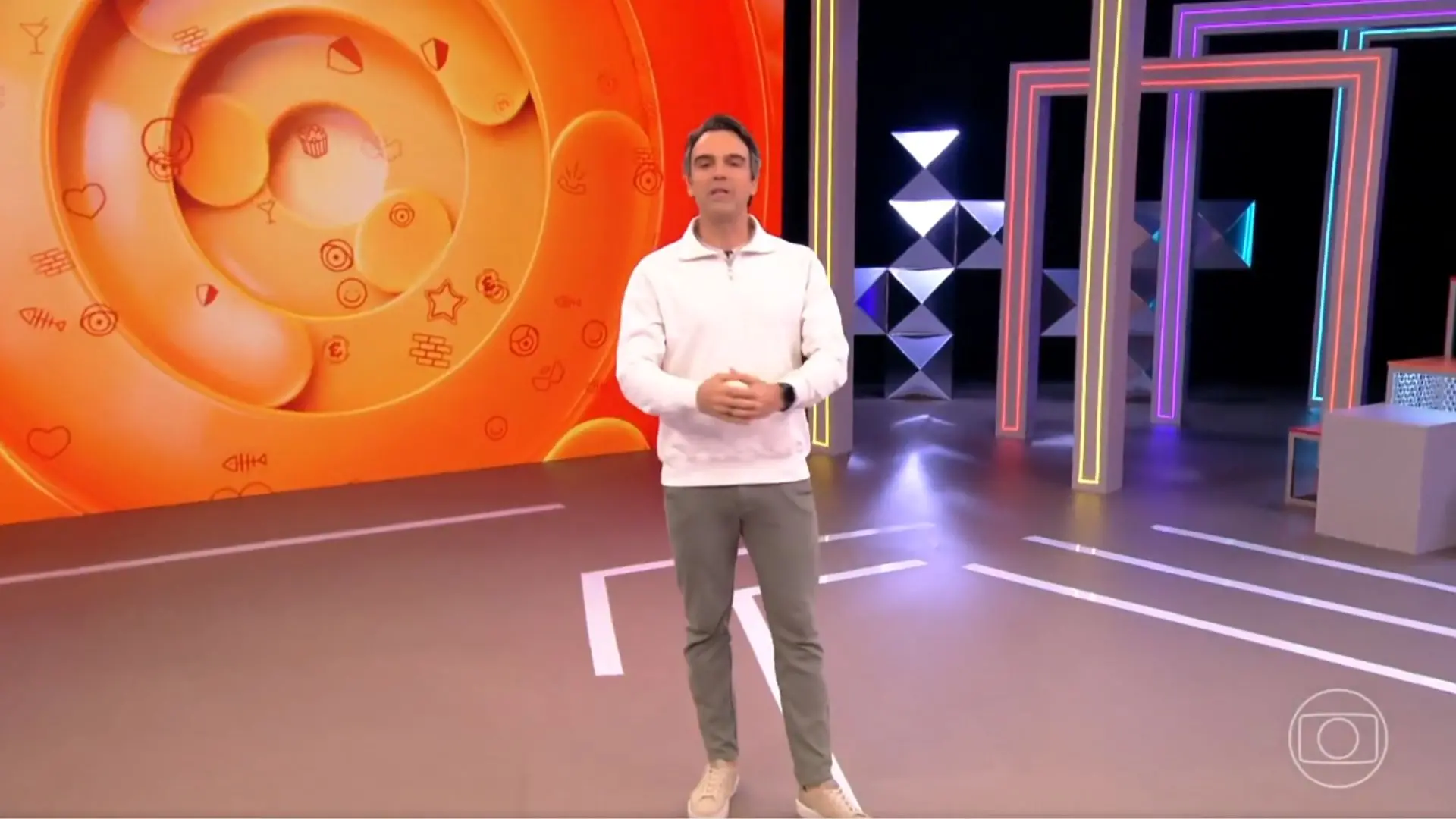 Foto de Tadeu Schmidt, apresentador do BBB 26.