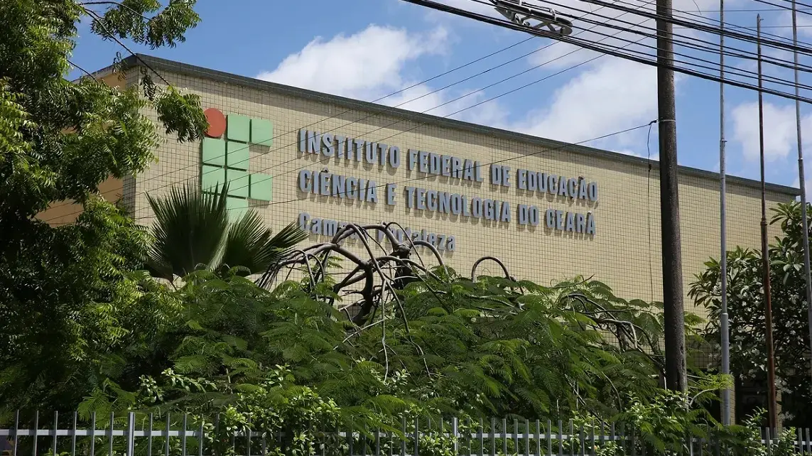 Fachada do IFCE.