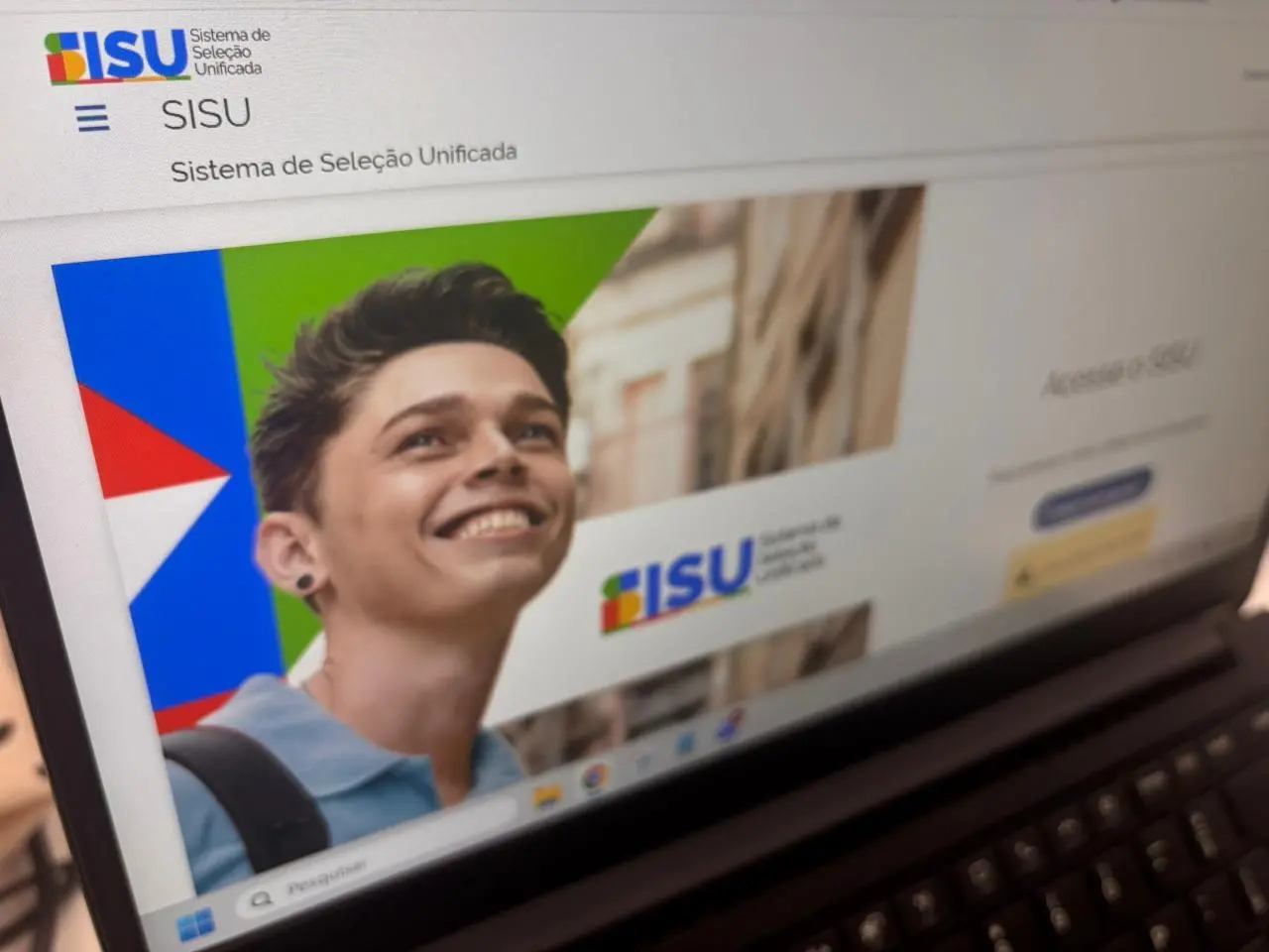 tela de computador mostrando site do sisu 2026.