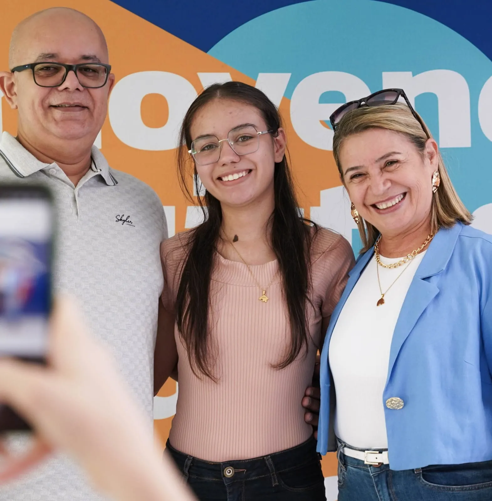 Elisa e os pais compartilharam a emoção da aprovação da jovem no ITA.