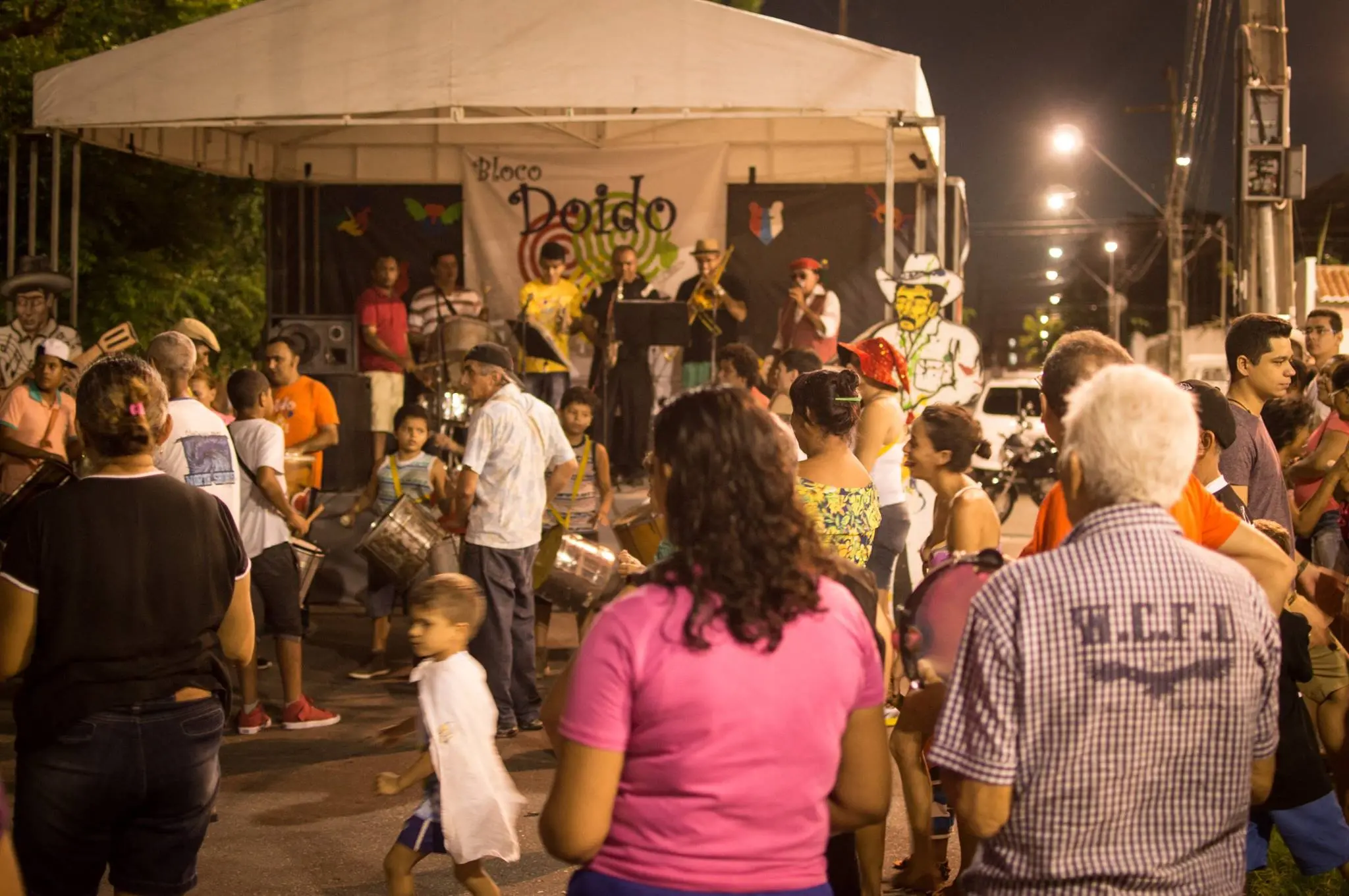 Acolhedoras, prévias carnavalescas do bloco reúnem públicos de todas as idades.